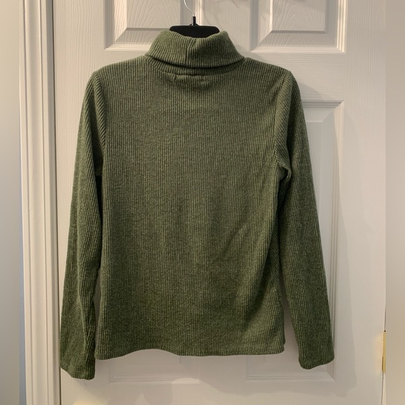 Green Turtleneck Sweater with Natural Front-Tuck - Picture 3 of 5